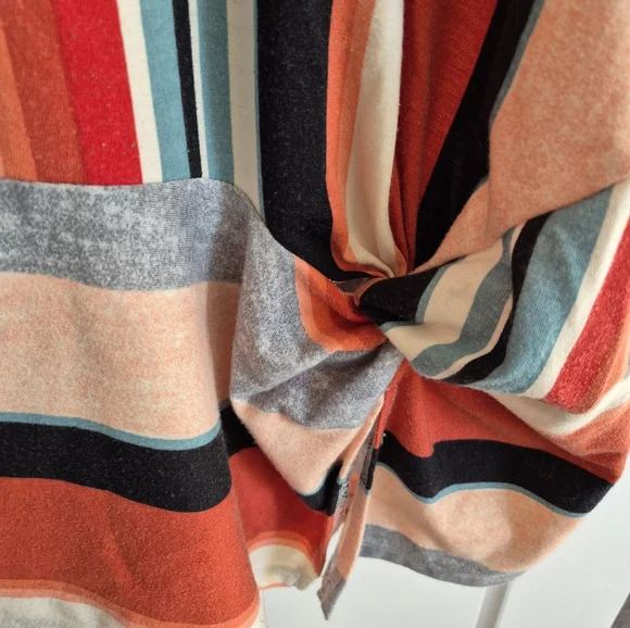 Absolutely Famous Women's Top - Picture 2 of 4